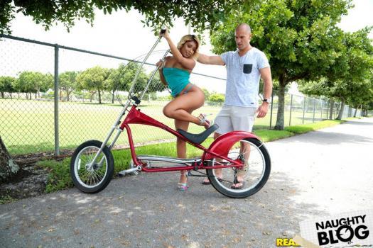 Nicki Woods – Pussy Piper