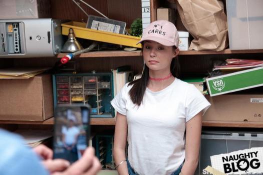 Shoplyfter – Carolina Sweets