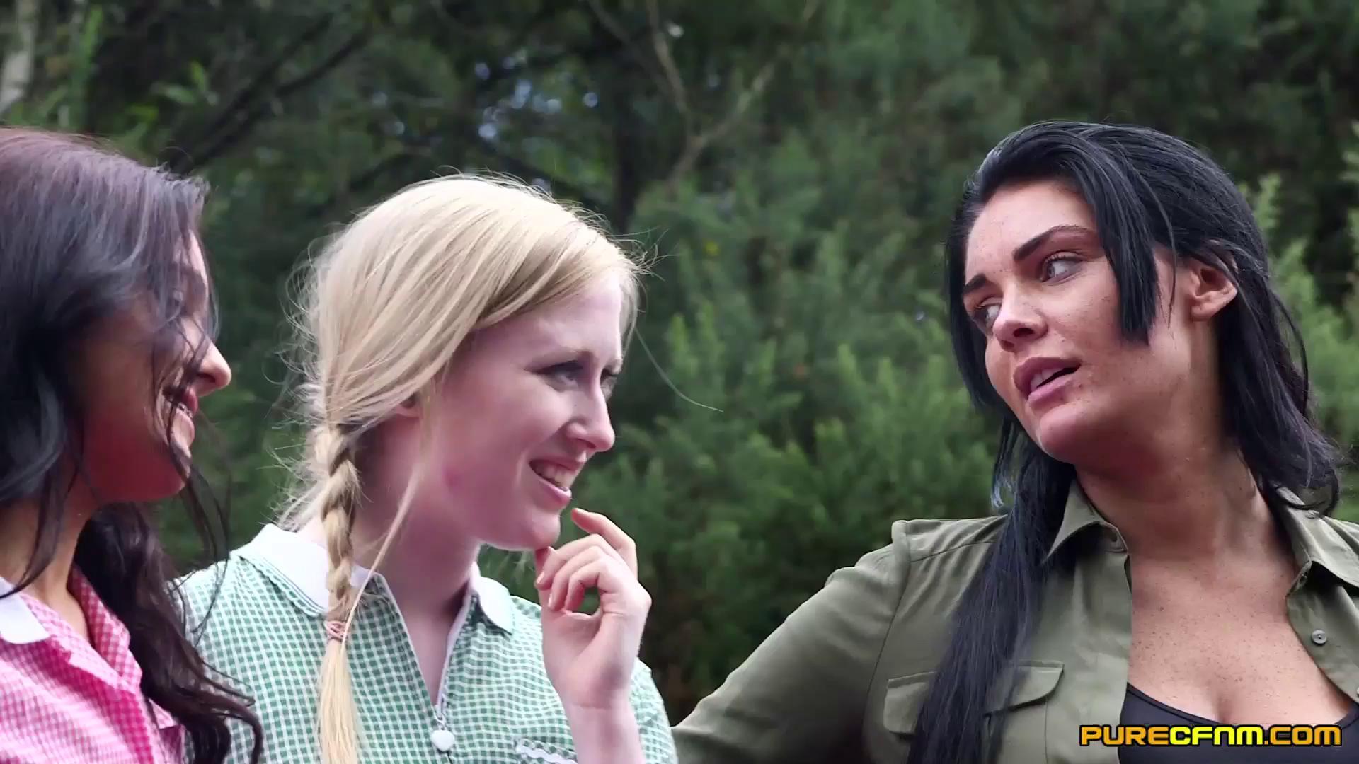 Emma Leigh Lola Rae Satine Spark And Tina Kay Park Flasher