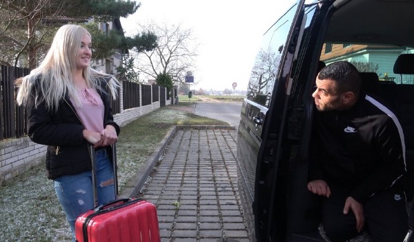 Daisy – Airport Sex Shuttle