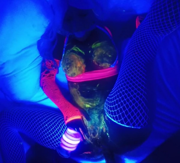 Amateurs – Succubus POV Fucking And Blowjob Covers Ass In UV Body Paint