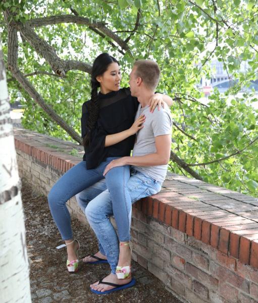 KATANA – ASIAN IN TIGHT JEANS GIVES FOOTJOB