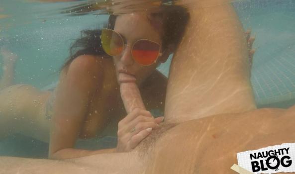 Kissa – Underwater Hot Tub