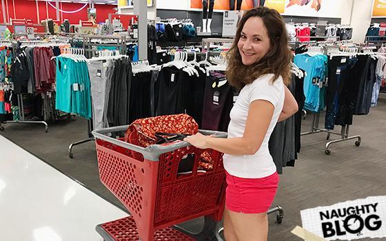 Minnie – Anal makes this Milf squirt