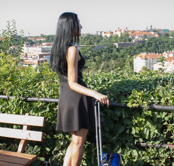 Vanessa Vaughn – Brunette Vanessa Vaughn seduces and fucks foreign traveller James Blonder