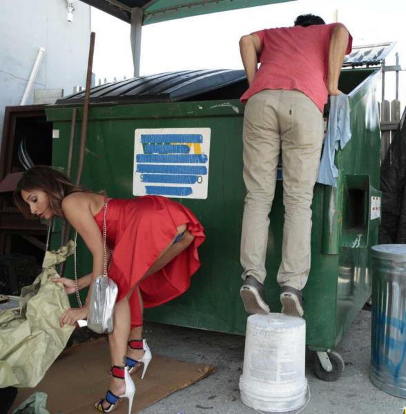 Jade Jantzen – Dumpster Diving