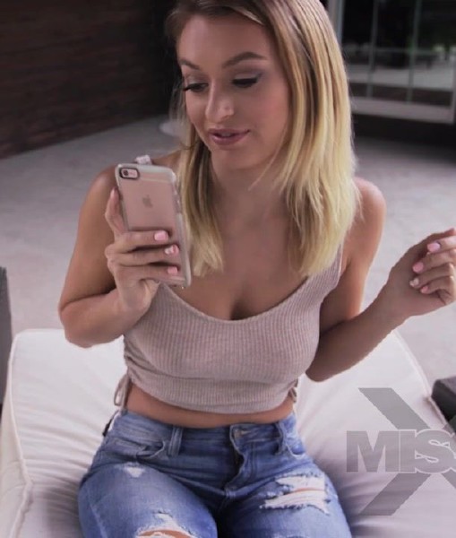 Natalia Starr – Watching Porn with Natalia