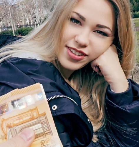 Selvaggia – Blonde Nerd Loves Public Fucking