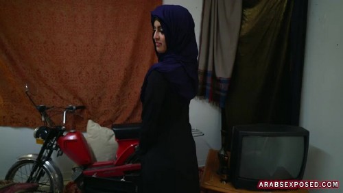 Sophia Leone – Took A Sexy Refugee Home