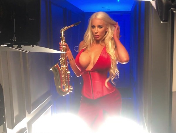 Nicolette Shea – Never before seenBehind the sexy scenes
