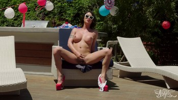 TransAngels – Domino Presley Independent Woman