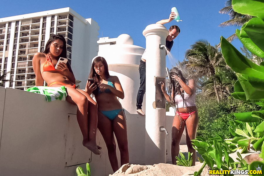 Nola Blu – Twisted Shampoo Prank