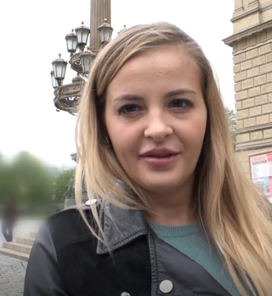 Candy Alexa – Slender blonde Candy Alexa first time fucking in public