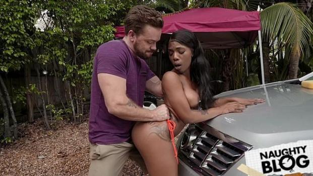 Sarah Banks – Ebony Boob Wash