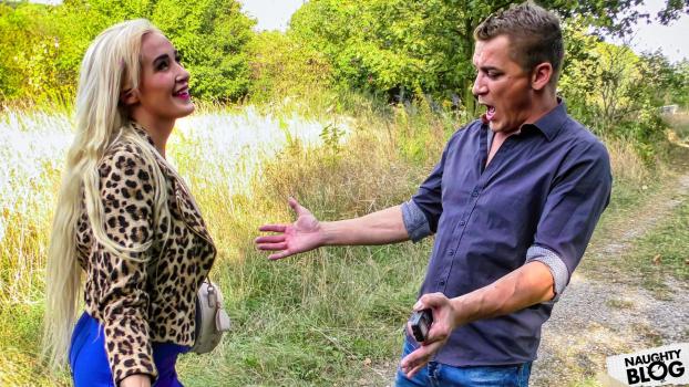 Pissing In Action – Daisy Lee