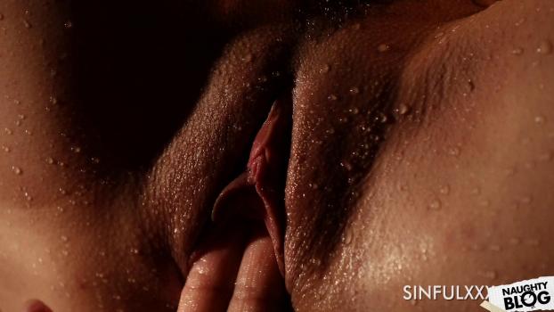Sinful XXX – Caroline De Jaie