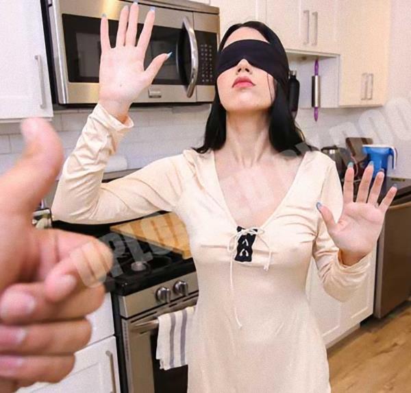 Alex Coal – Banging Her Bird Box