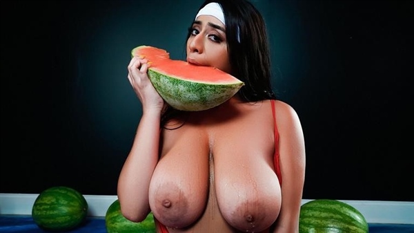 Violet Myers – Wetter Melons