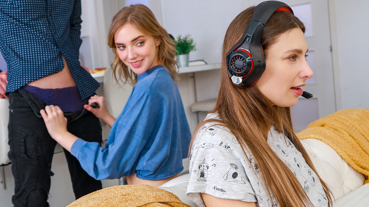 Oxana Chic – Play And Get Played