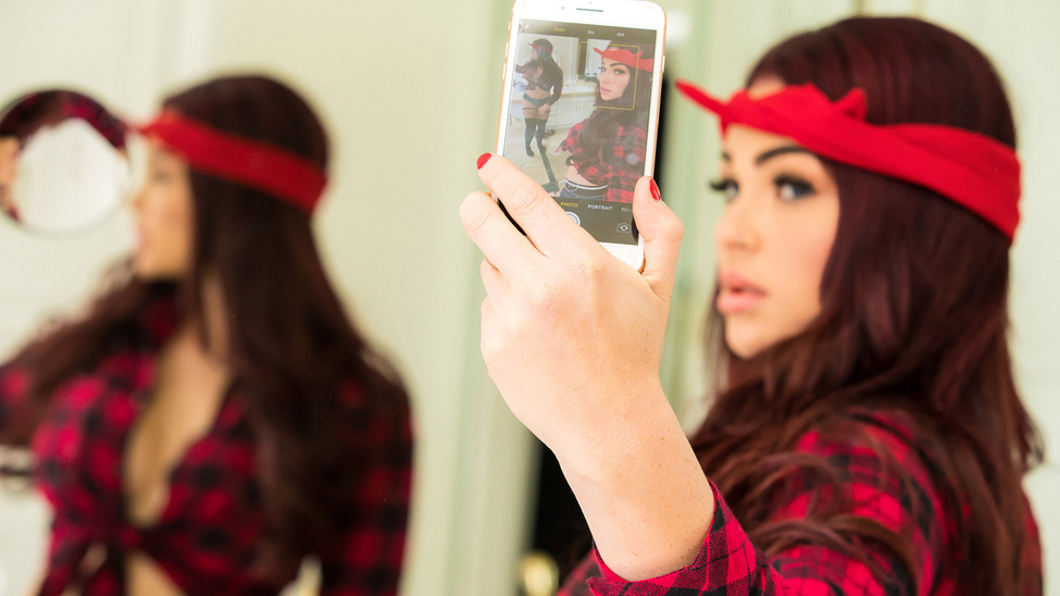 Skyla Novea – Go Fuck Your Selfie!