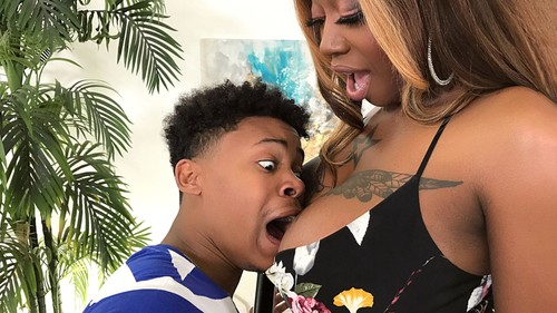 Victoria Cakes – Fuck Your Earphones!