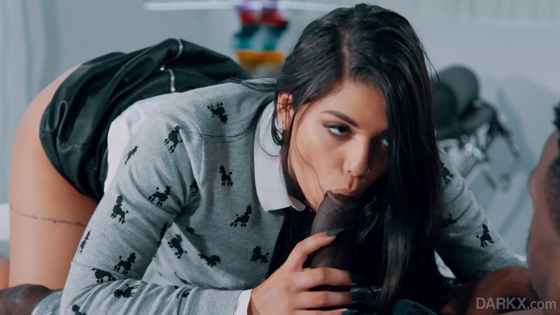 Gina Valentina – Plans An Elaborate Plot To Fuck Her Stepbrother