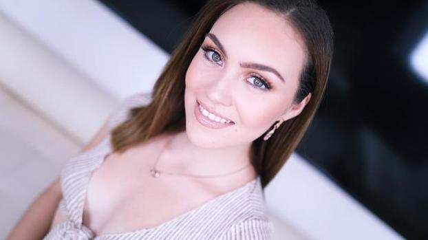 Amateur Allure – Freya Parker