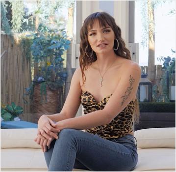 Net Girl – Mia & Maya