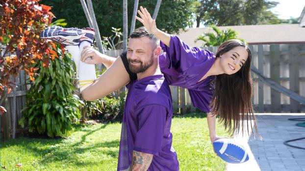 Exxxtra Small – Freya Von Doom