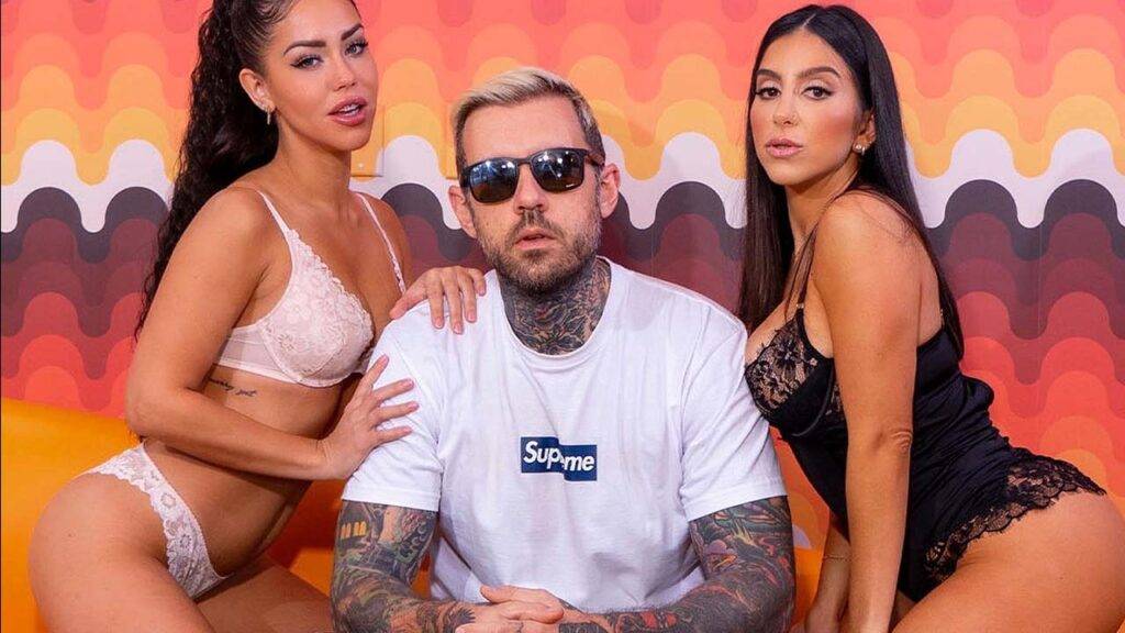 Alina Lopez And Lena The Plug Threesome From PlugTalk_1