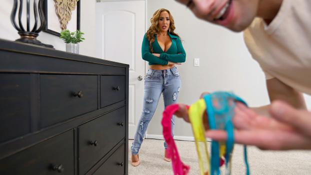 Mom’s Boy Toy – Richelle Ryan