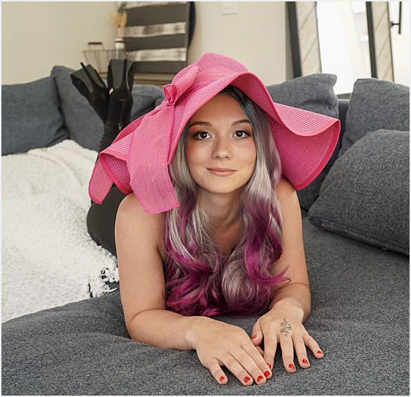 Mira Monroe – Cosplaying For Rent