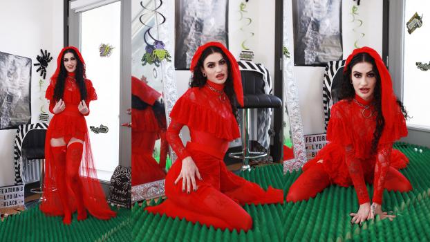 Deepthroat Sirens – Lydia Black