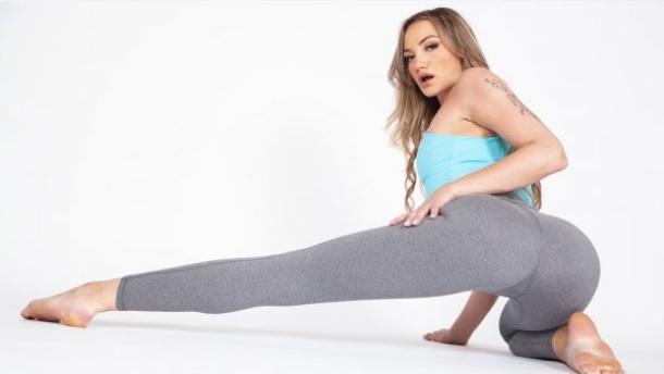 Elegant Angel – Mia Molotov