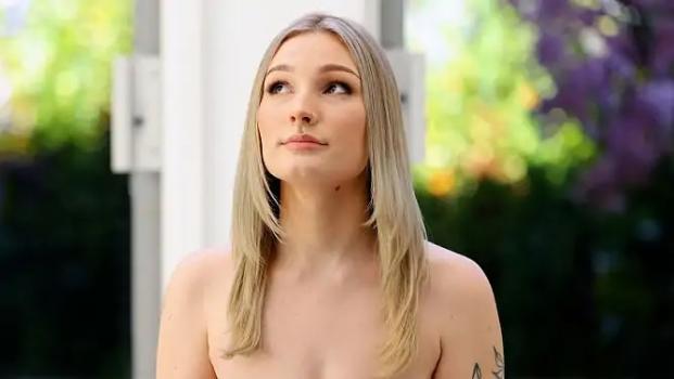 Casting Couch HD – Syrah