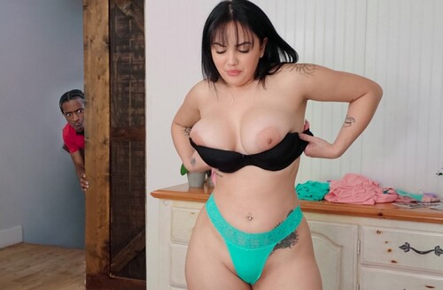 Nika Venom – My Tits Can’t Fit