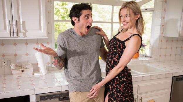 Mommy Blows Best – Lindsey Lakes