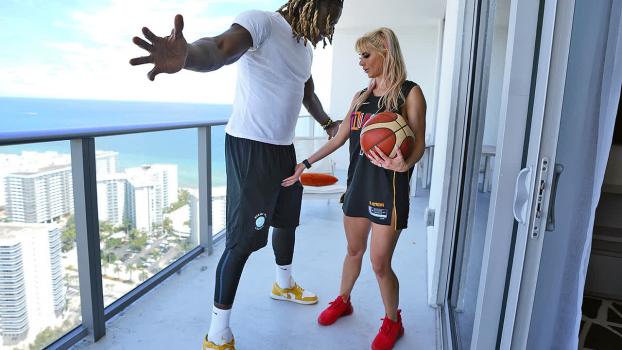 Cassie Bender – Milf Cassie Bender Loves basketball and big dicks