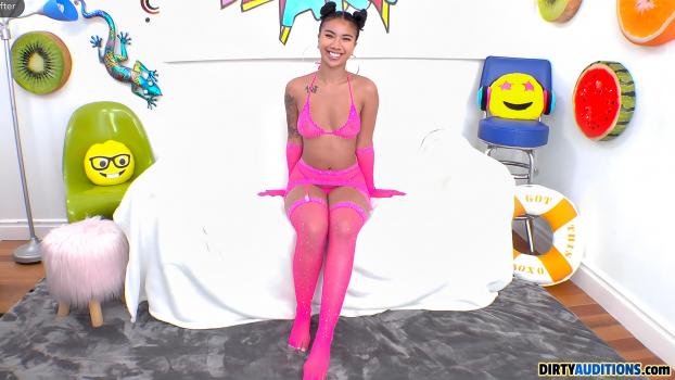 Ameena Green – Ameena Greets You With Her Pussy