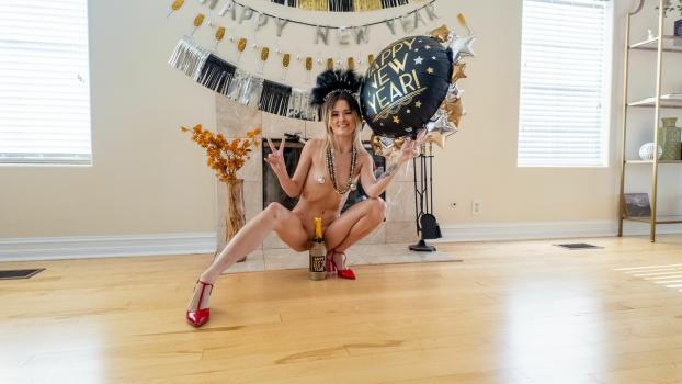 Nicole Nichols – Nicole Nichols Rings in the New Year with Porn Dude