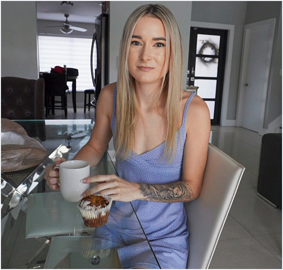 Thea Summers – Morning Muffin and Muff