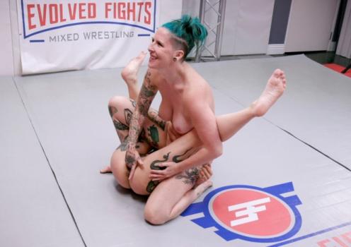 Evolved Fights Lez – Luna Lovely & Nikki Zee